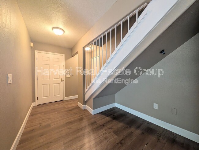 Building Photo - 318 Blossom Way