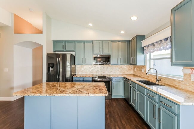 Building Photo - 6935 Runner Oak Dr