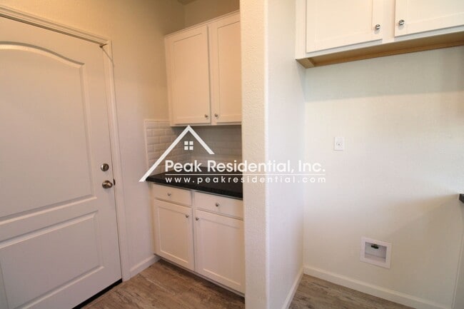 Building Photo - Newer 4bd/3ba Folsom Home with 2 Car Garage