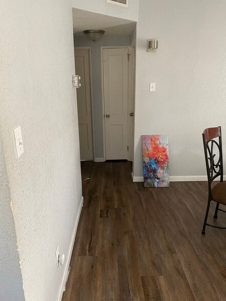 Building Photo - 10529 Keuka Dr