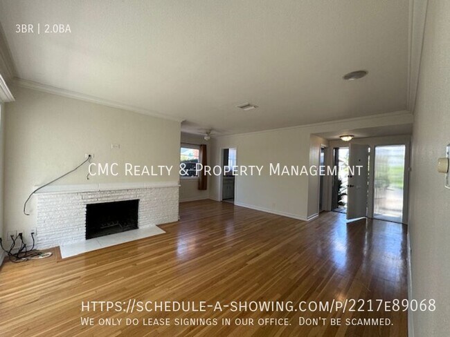 Building Photo - 3 bed & 2 bath home in EAST side Long Beach