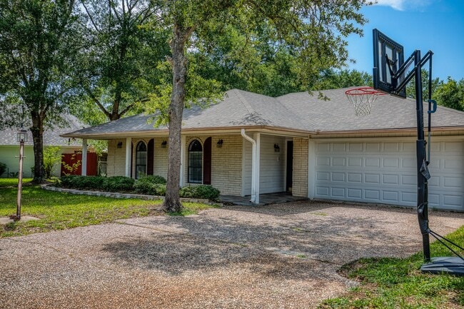 Building Photo - 216 Duerr Dr