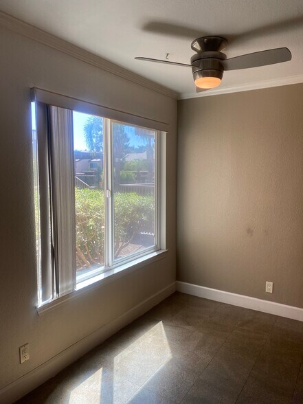 Building Photo - 8581 Villa La Jolla Dr