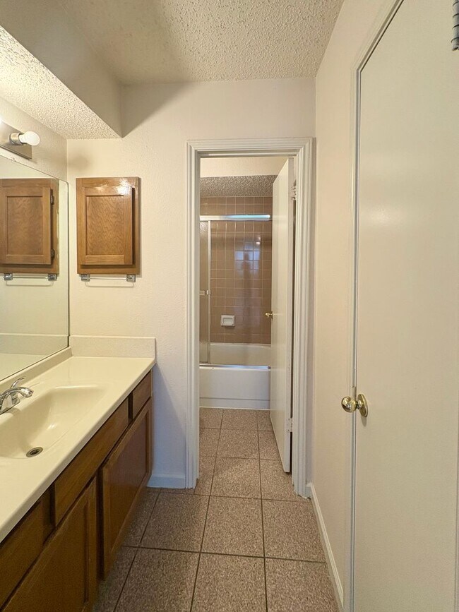 Building Photo - Move-In Ready Condo with Pool, Fireplace i...