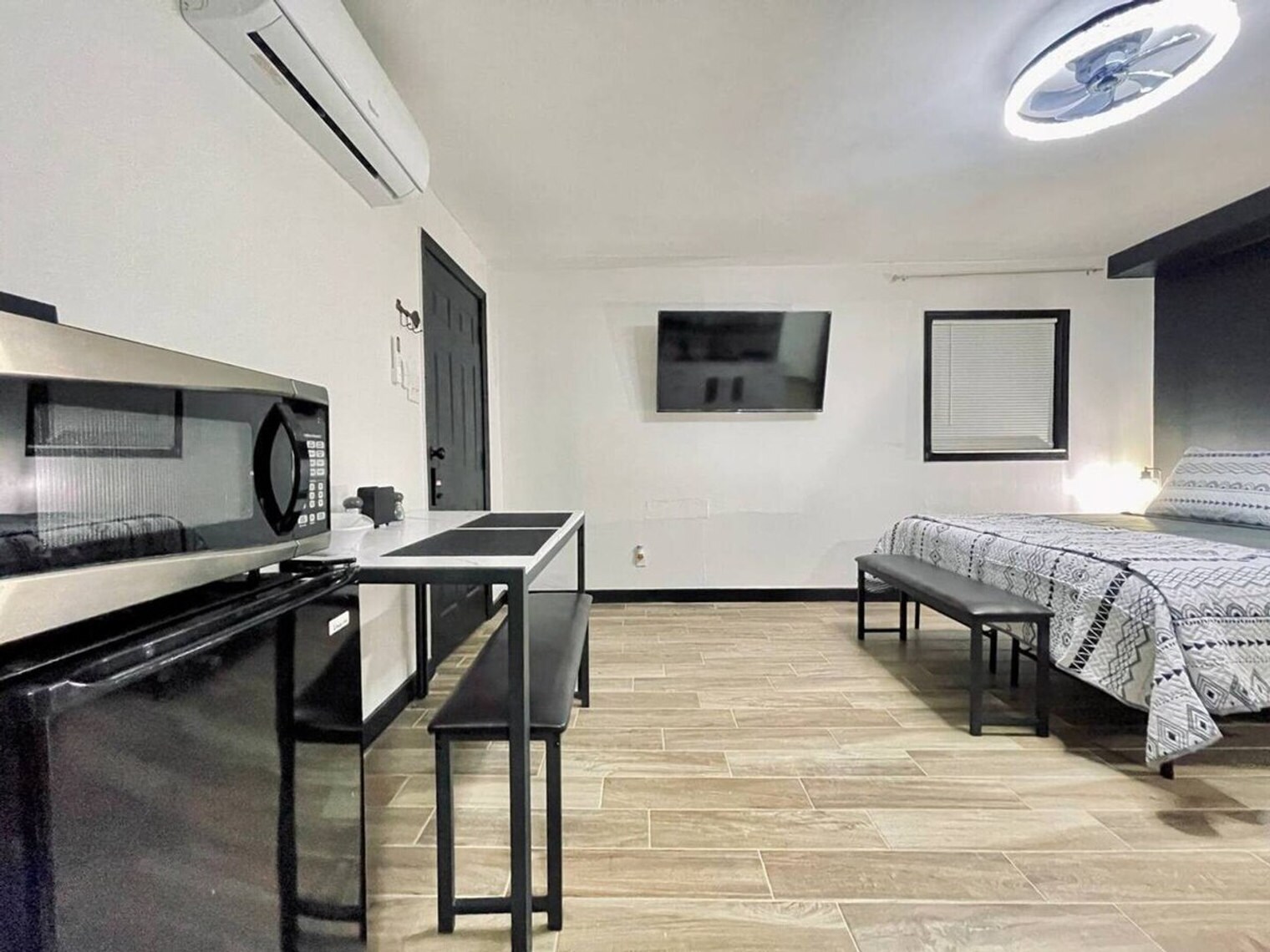 Building Photo - 1731 Grayson Dr