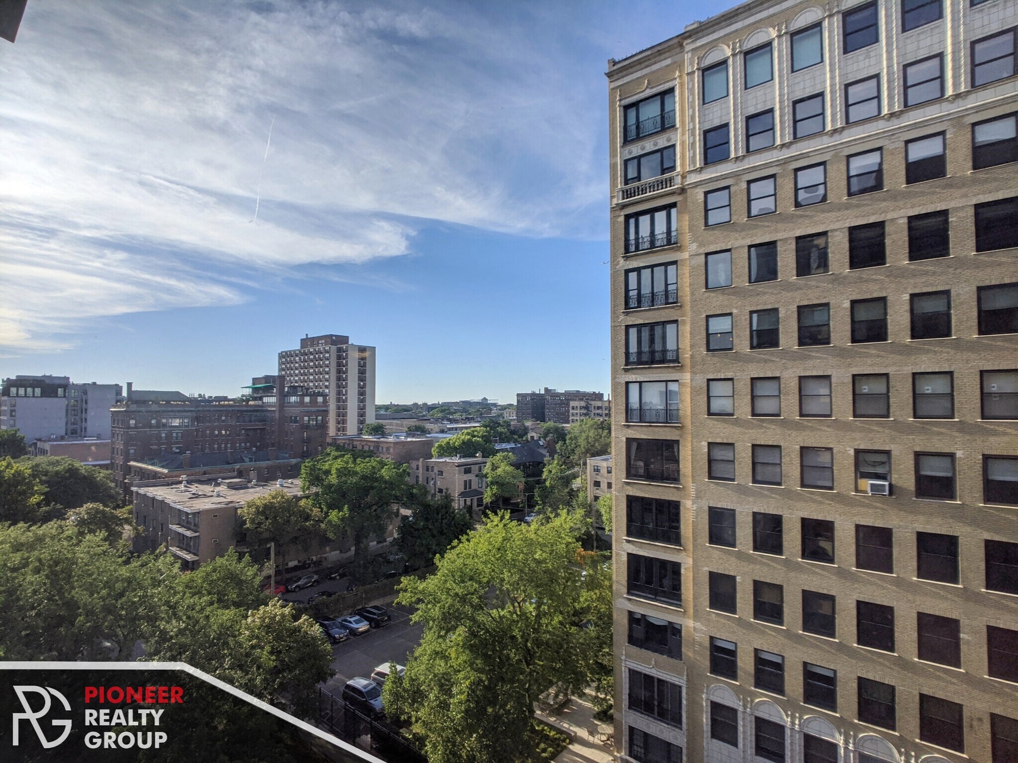 Building Photo - 433 W Wellington Ave