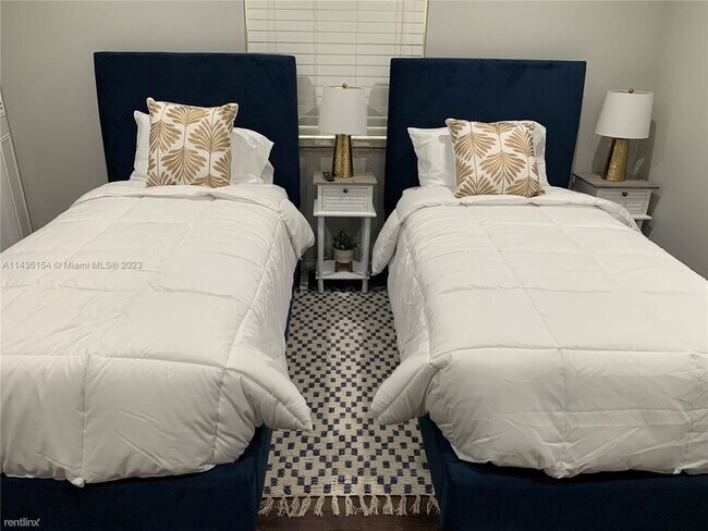 Building Photo - 3 br, 2 bath House - 1410 NE 56th Ct # 1412