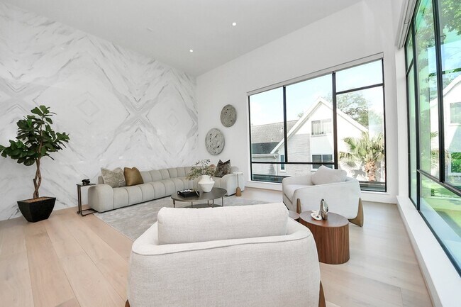 Building Photo - 5327 S Braeswood Blvd