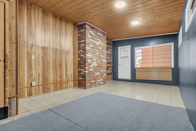 Building Photo - 1501 Revere Ave