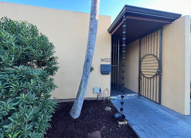 Building Photo - 16022 Kilmarnock Dr