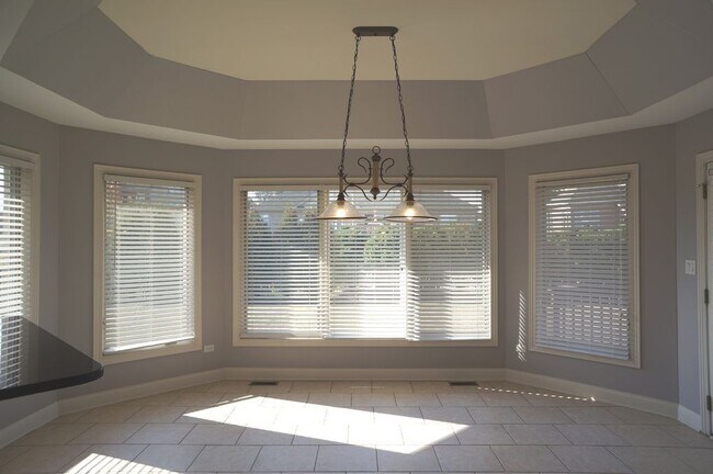 Building Photo - 8566 Huckins Dr