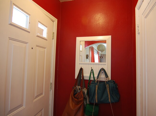 Building Photo - 704 S Grove St