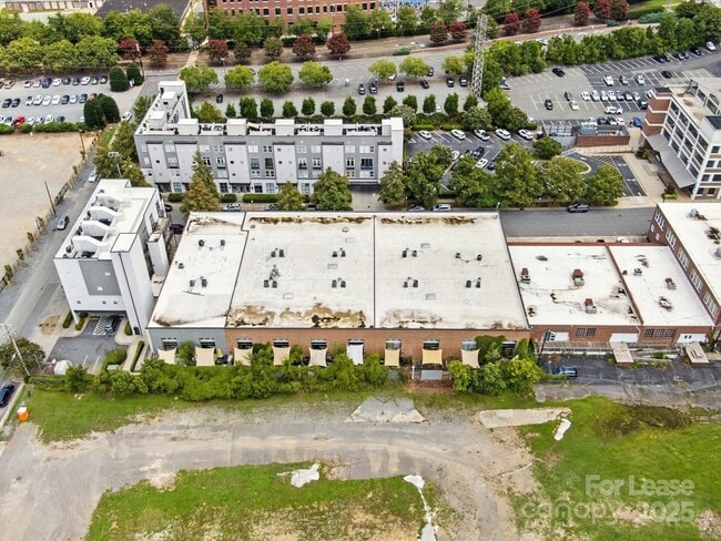 Building Photo - 915 Westmere Ave