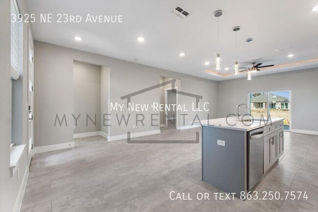 Building Photo - 3925 NE 23rd Ave