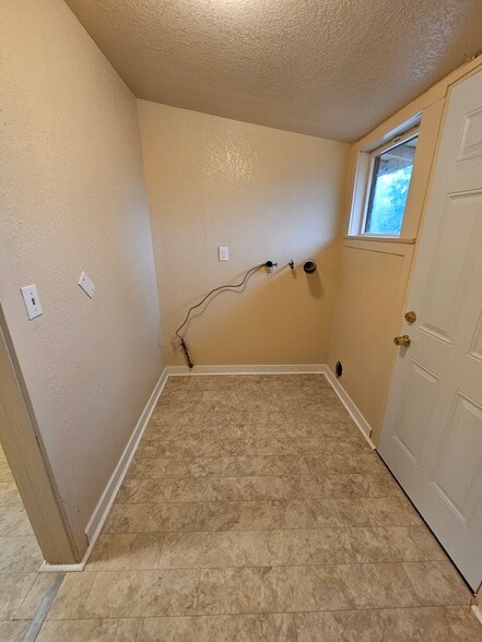 Building Photo - 513 5th St