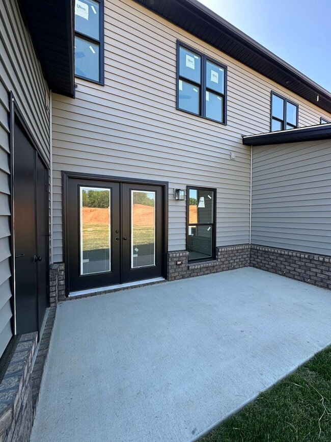 Building Photo - Beautiful new townhouse located in the new...