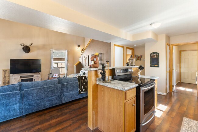 Building Photo - 3 Bed 2 Bath Fully Furnished in Woodland Park