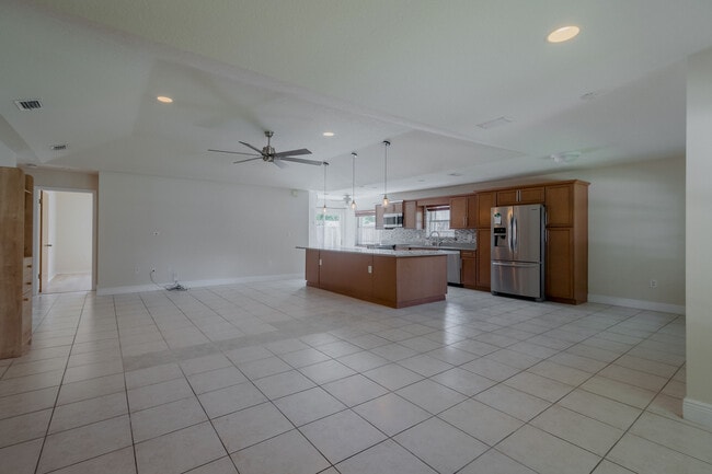 Building Photo - 3715 SW 58th Ct