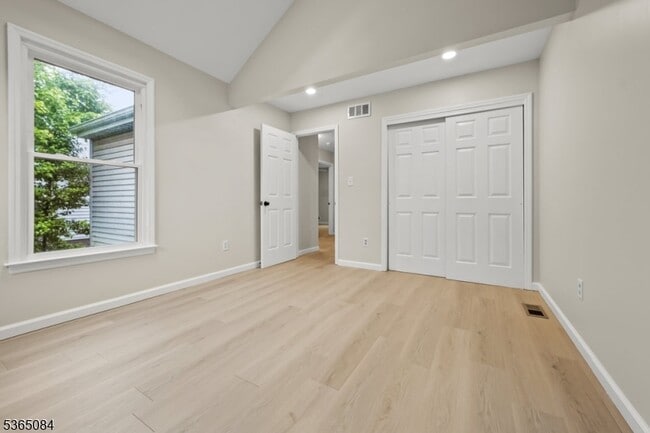 Building Photo - 52 Arthurs Ct