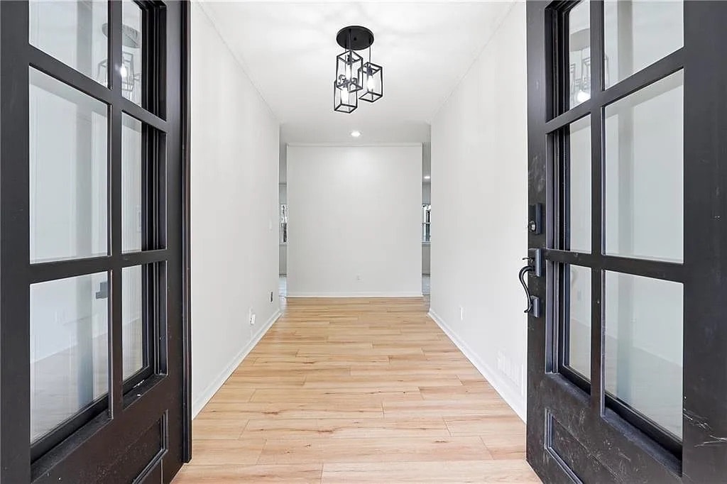 Building Photo - Room in House on River Park Dr