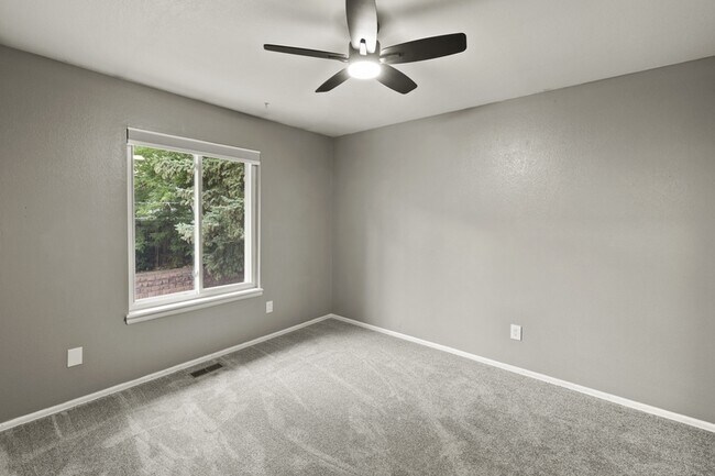 Building Photo - 5647 Old Farm Cir E