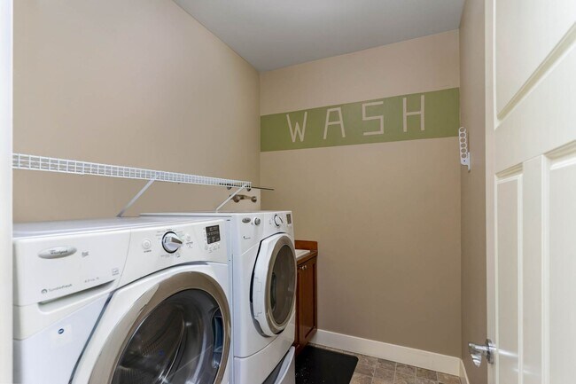 Building Photo - 5Bd/3Ba Lynnwood House