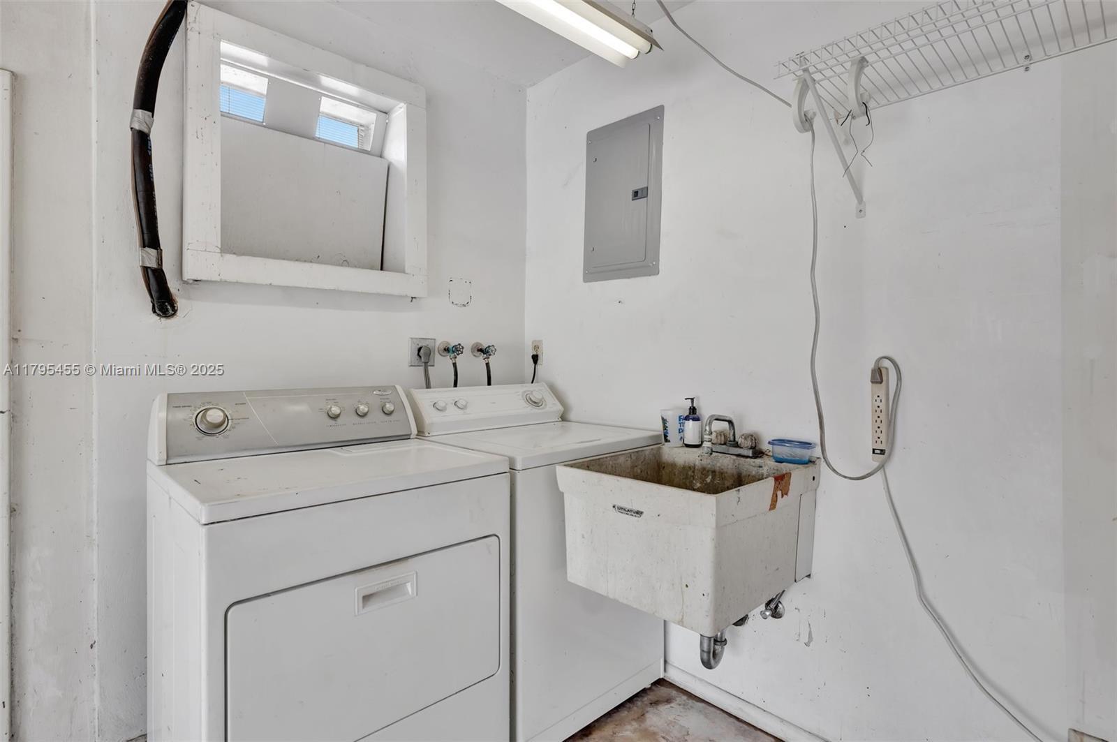 Building Photo - 9121 SW 54th Pl