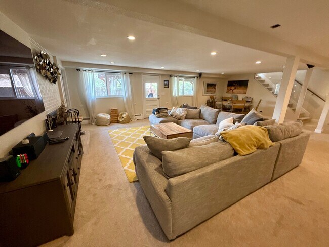 Building Photo - Sprawling 6 BR 4 BA Applewood Paradise - Live in Luxury with this Entertainer's Dream!