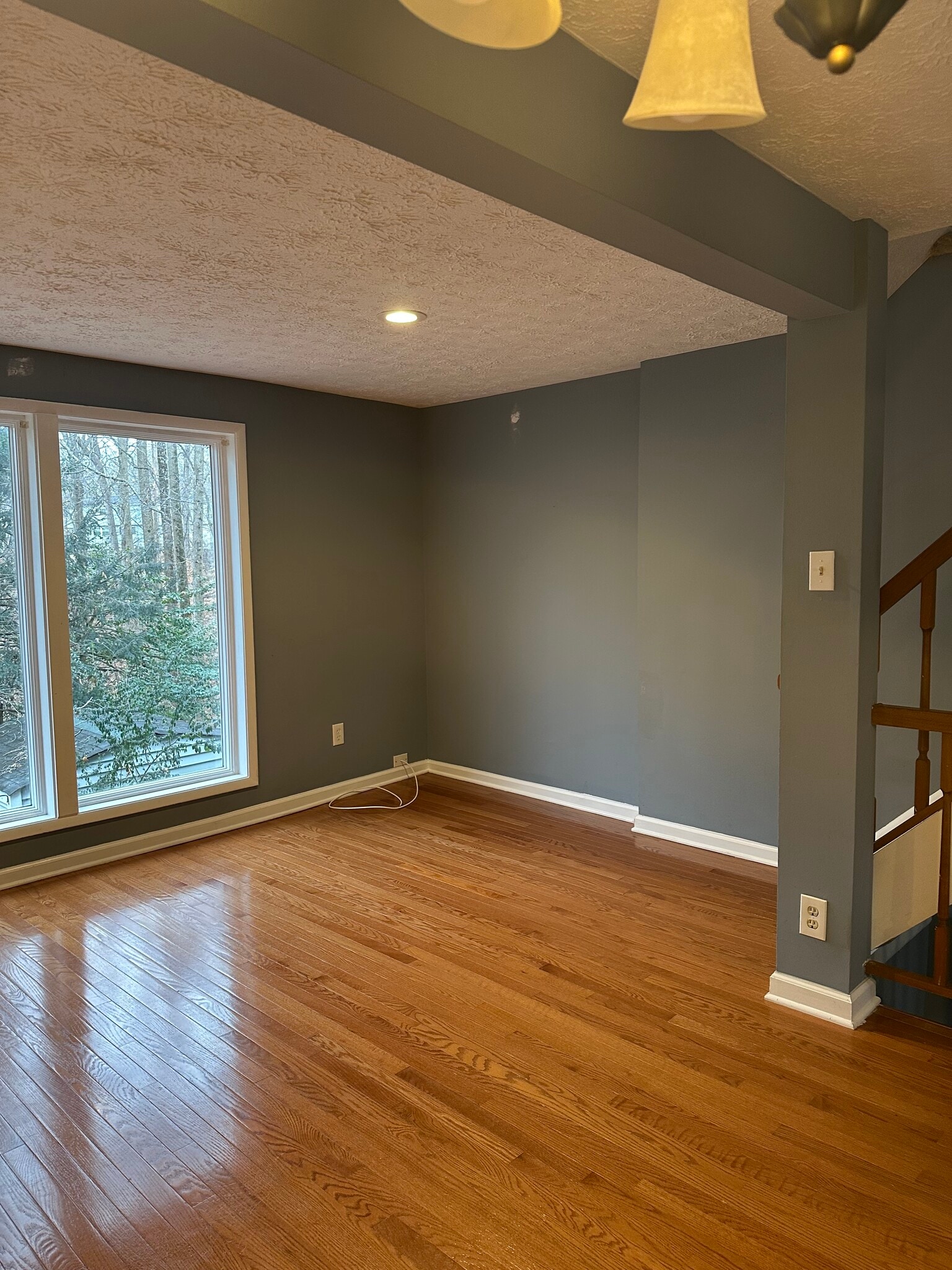 Building Photo - 8018 Grandview Ct