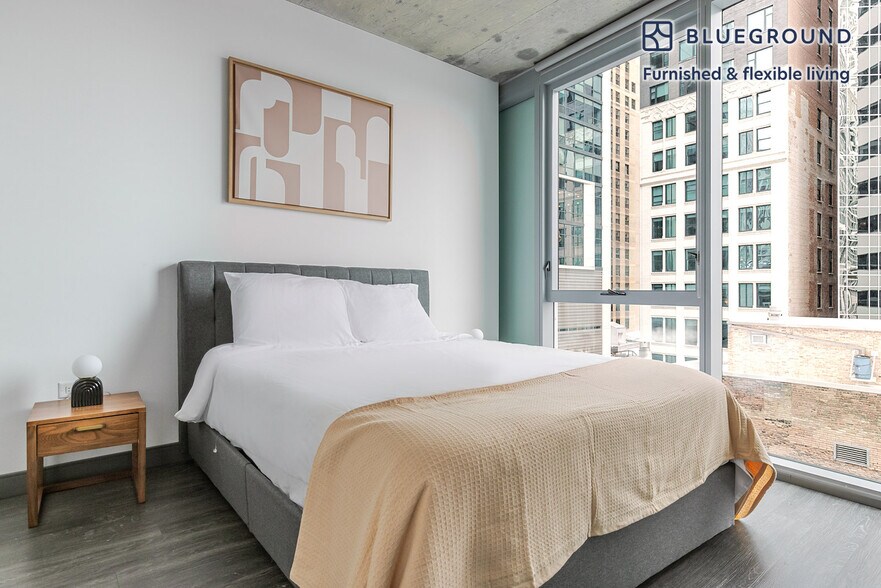 Building Photo - 60 E Randolph St