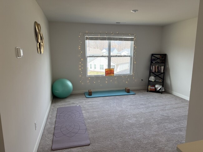 Building Photo - 213 Tartan Dr