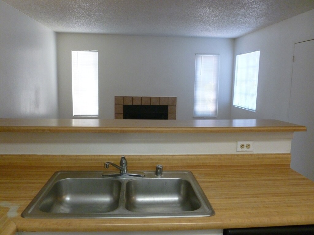 Building Photo - 2695 Jennydiane Dr