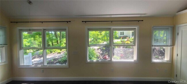 Building Photo - 11 Curry Rd