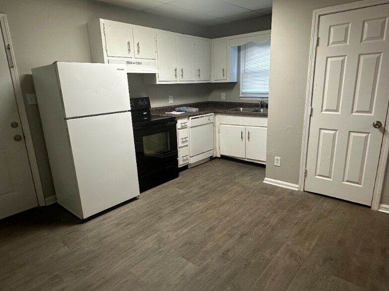 Building Photo - 219 W Flower St