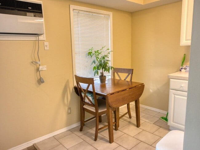 Building Photo - 27 Adrienne Pl