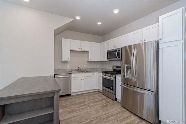 Building Photo - Beautiful Townhome in Lakewood