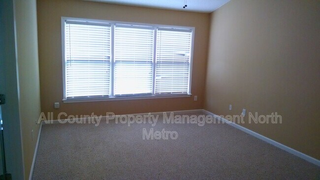 Building Photo - 225 Leasingworth Way