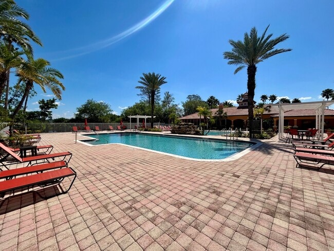 Building Photo - 5483 Vineland Rd