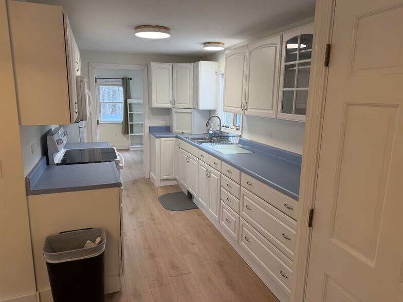 Building Photo - 27 Flint Pond Dr