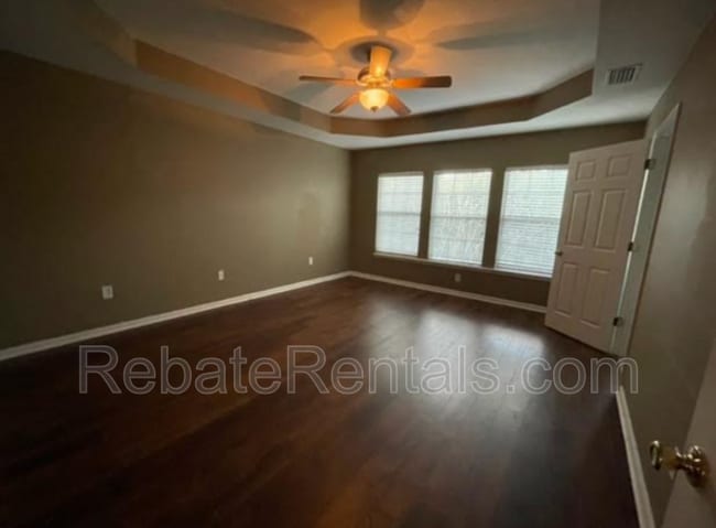 Building Photo - 11043 Castlemain Cir E