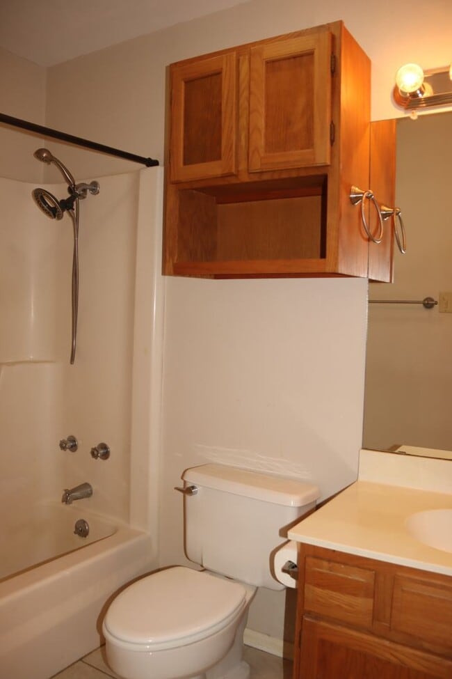 Building Photo - Townhouse