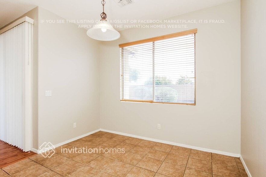 Building Photo - 3213 S 103rd Dr