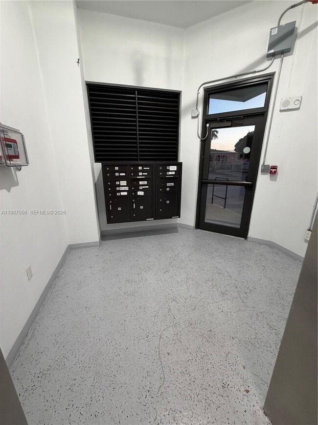 Building Photo - 859 E 24th St