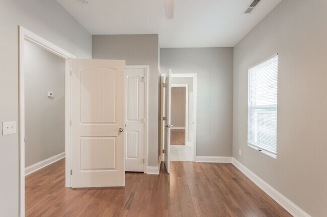 Building Photo - Downtown 3 bedroom Cottage