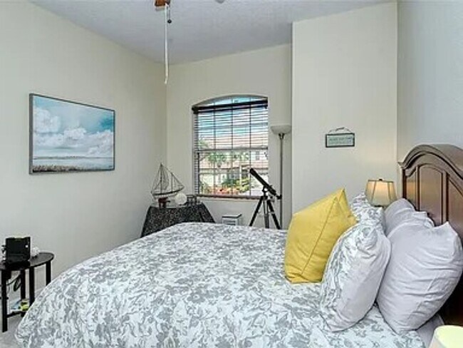 Building Photo - ** 3 MONTH MINIMUM - 9 MONTH MAXIMUM LEASE OPTIONS ** GORGEOUS TURNKEY FURNISHED CONDO LOCATED IN...