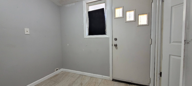 Building Photo - 1652 N Redfield St