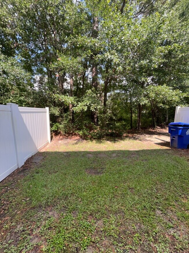 Building Photo - 7787 Montview Rd