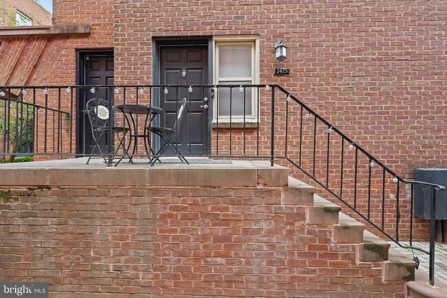 Building Photo - 1475 A St NE