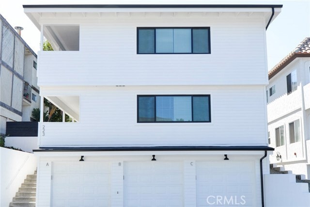 Building Photo - 223 Avenida De La Grulla