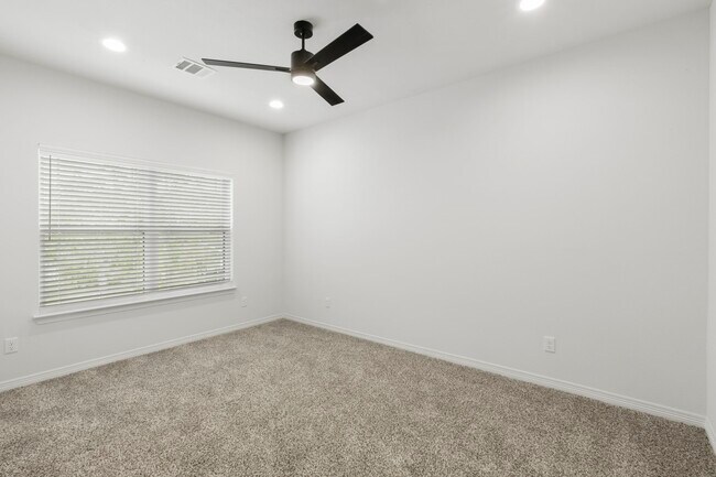 Building Photo - 228 Richards St